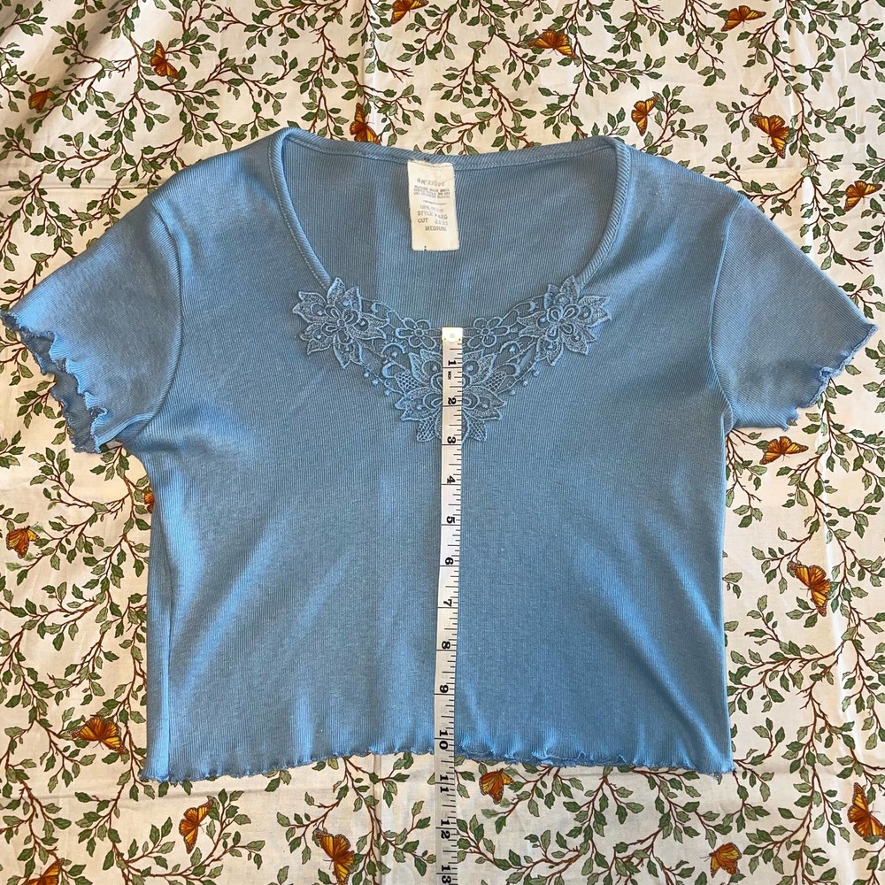 Women’s vintage boho baby blue crop top - Picture 5 of 9
